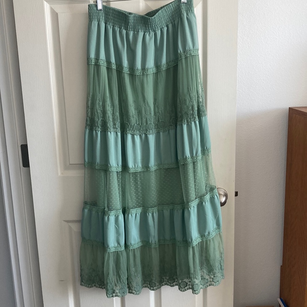 Lapis flowy satiny maxi skirt size large green